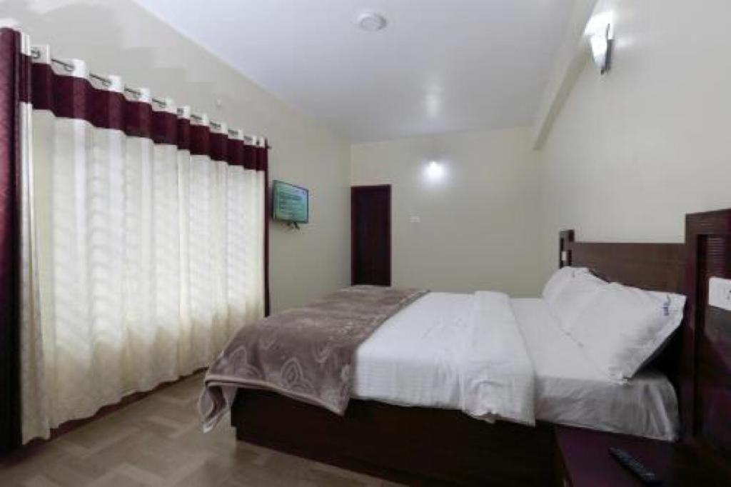 Pinehill Suits Ooty Exterior photo