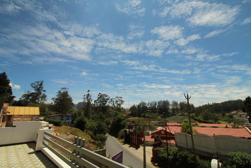 Pinehill Suits Ooty Exterior photo