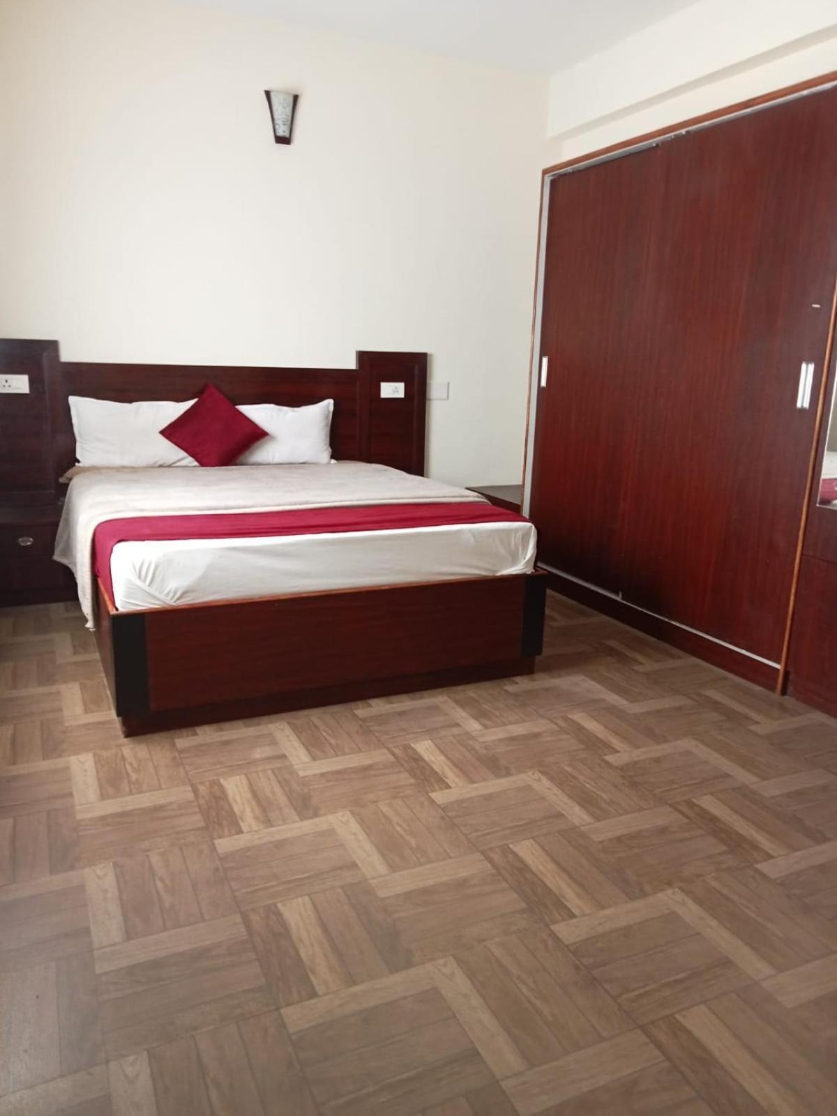 Pinehill Suits Ooty Exterior photo